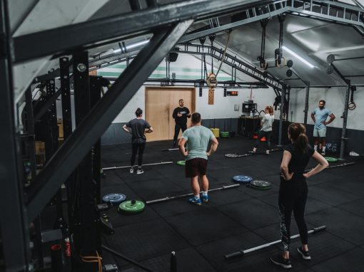 CrossFit vs Commercial Gym: Which Is Better for Long-Term Results? CrossFit vs Commercial Gym: Which Is Better for Long-Term Results?